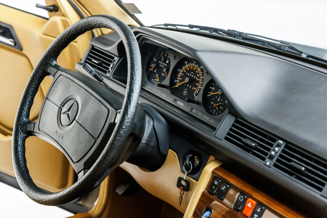 1987 Mercedes-Benz W124 E-Class - Image 30 of 31