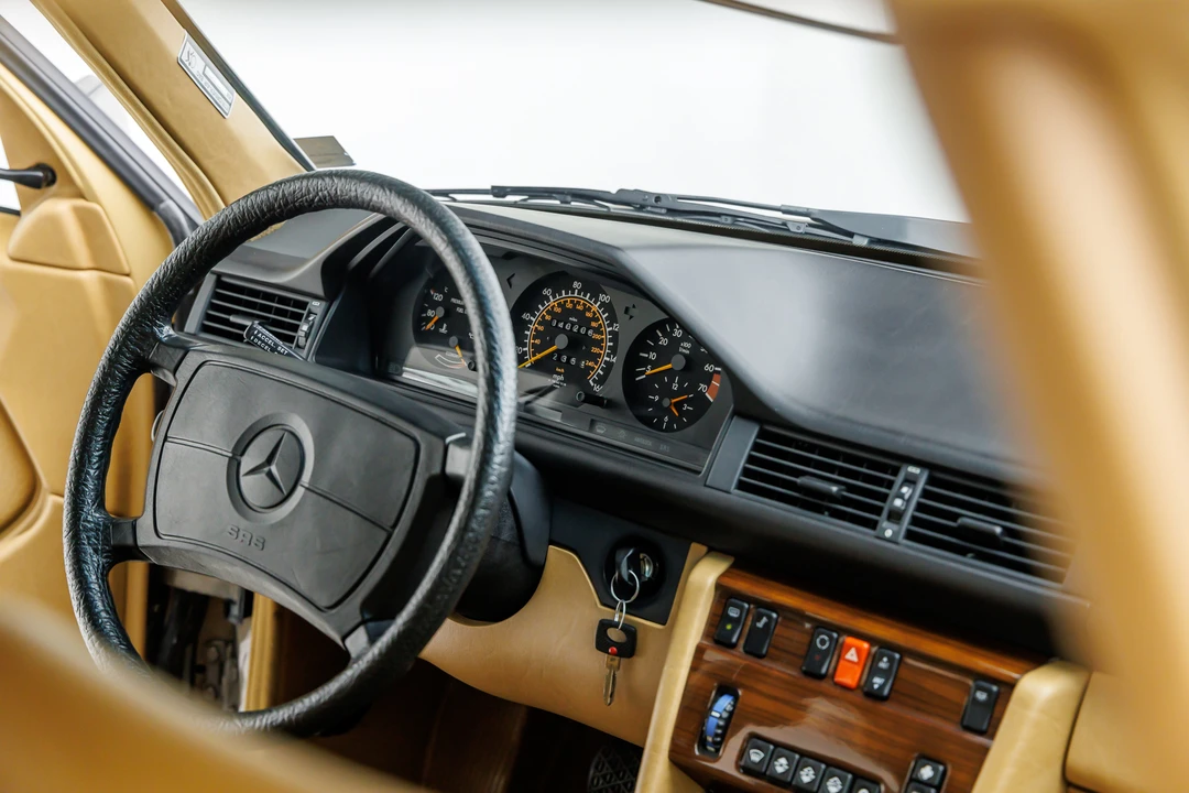 1987 Mercedes-Benz W124 E-Class - Image 29 of 31