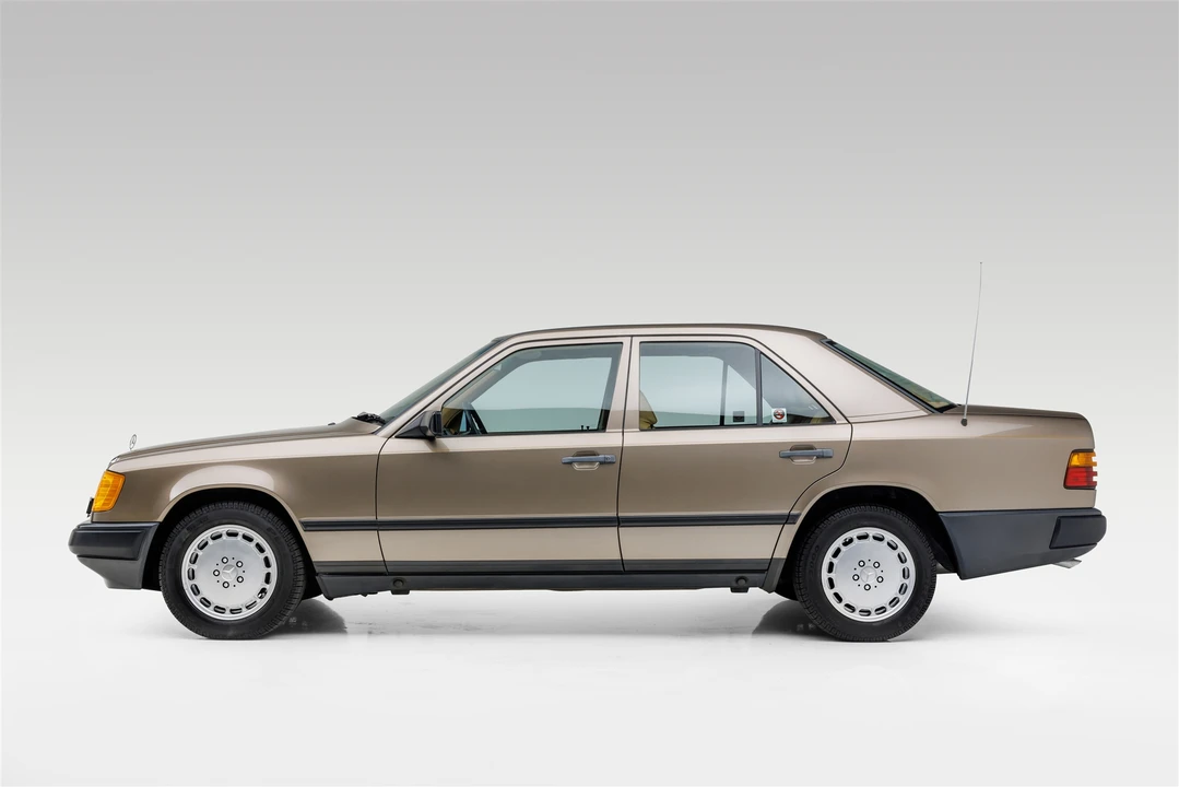 1987 Mercedes-Benz W124 E-Class - Image 2 of 31
