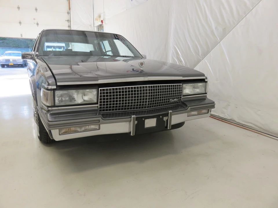 1988 Cadillac DeVille 6th Gen - Image 16 of 31