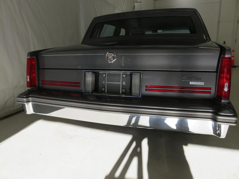 1988 Cadillac DeVille 6th Gen - Image 26 of 31