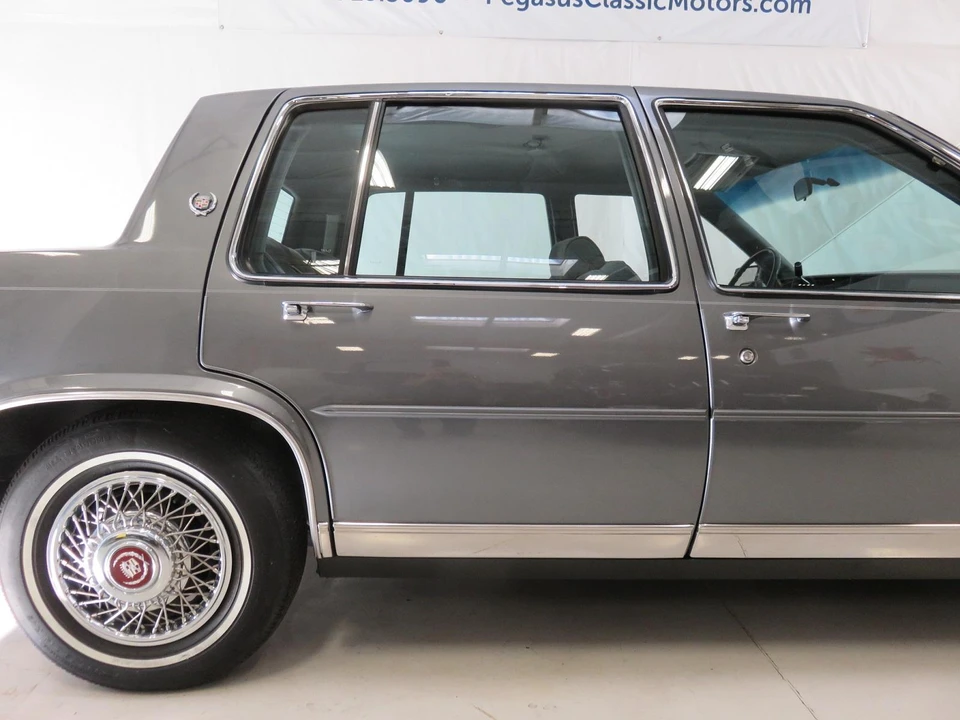 1988 Cadillac DeVille 6th Gen - Image 29 of 31