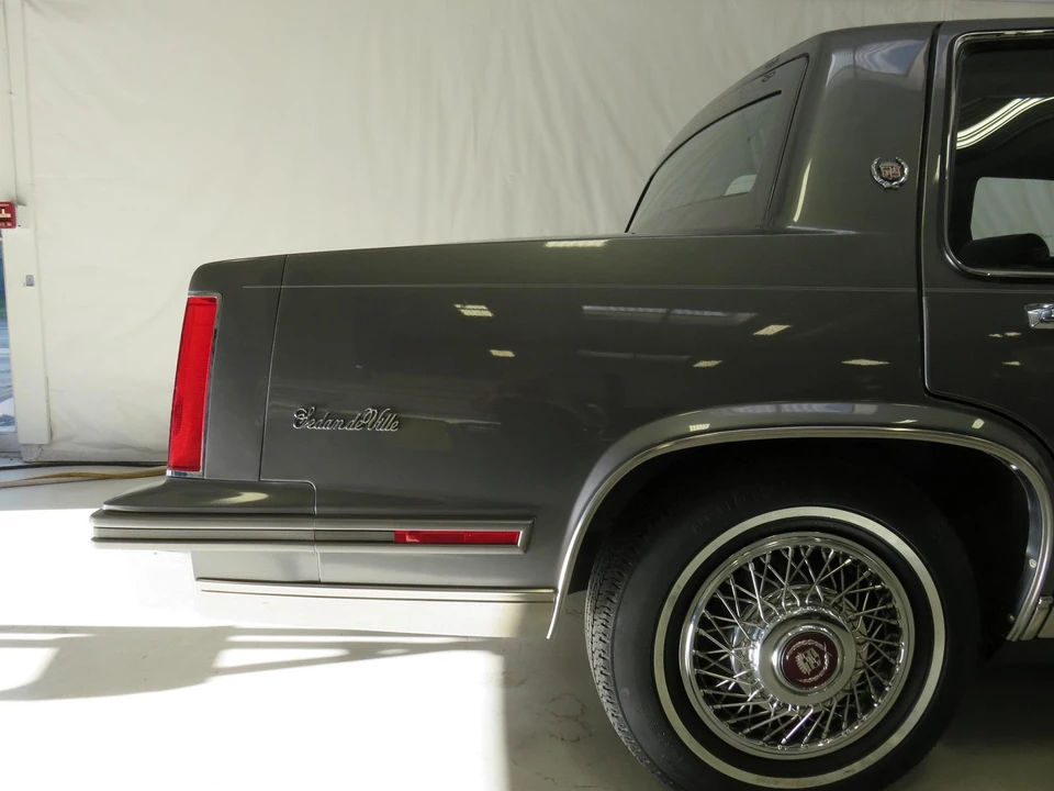 1988 Cadillac DeVille 6th Gen - Image 28 of 31