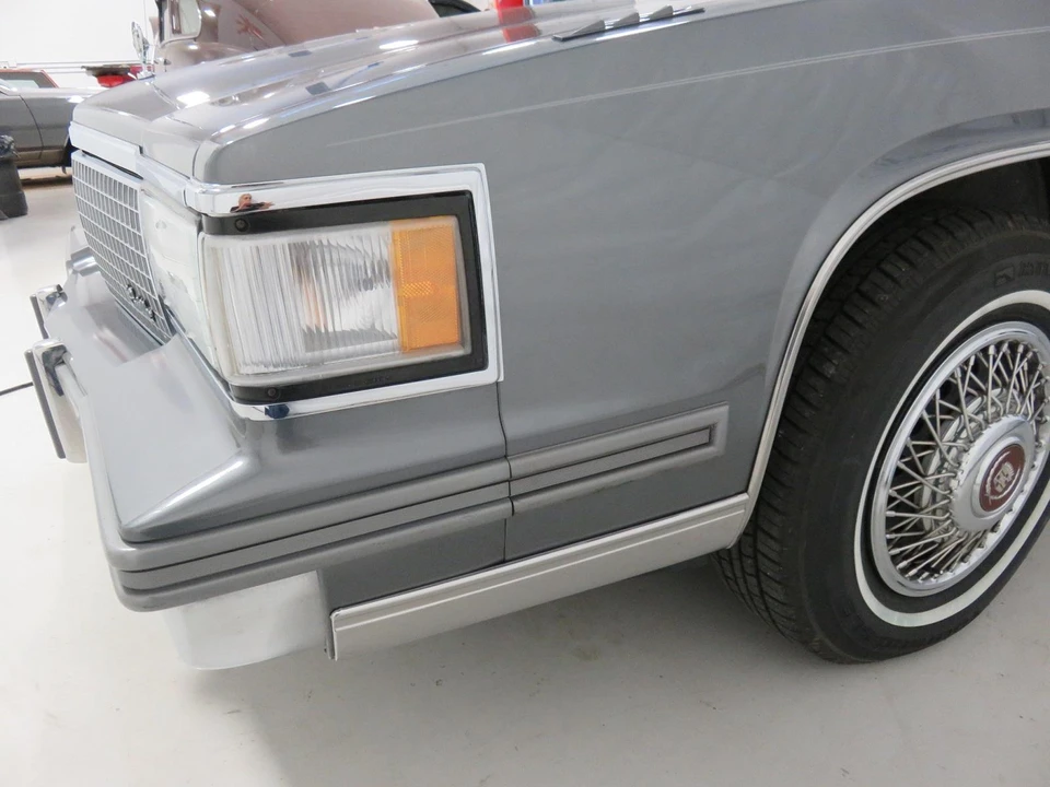 1988 Cadillac DeVille 6th Gen - Image 20 of 31