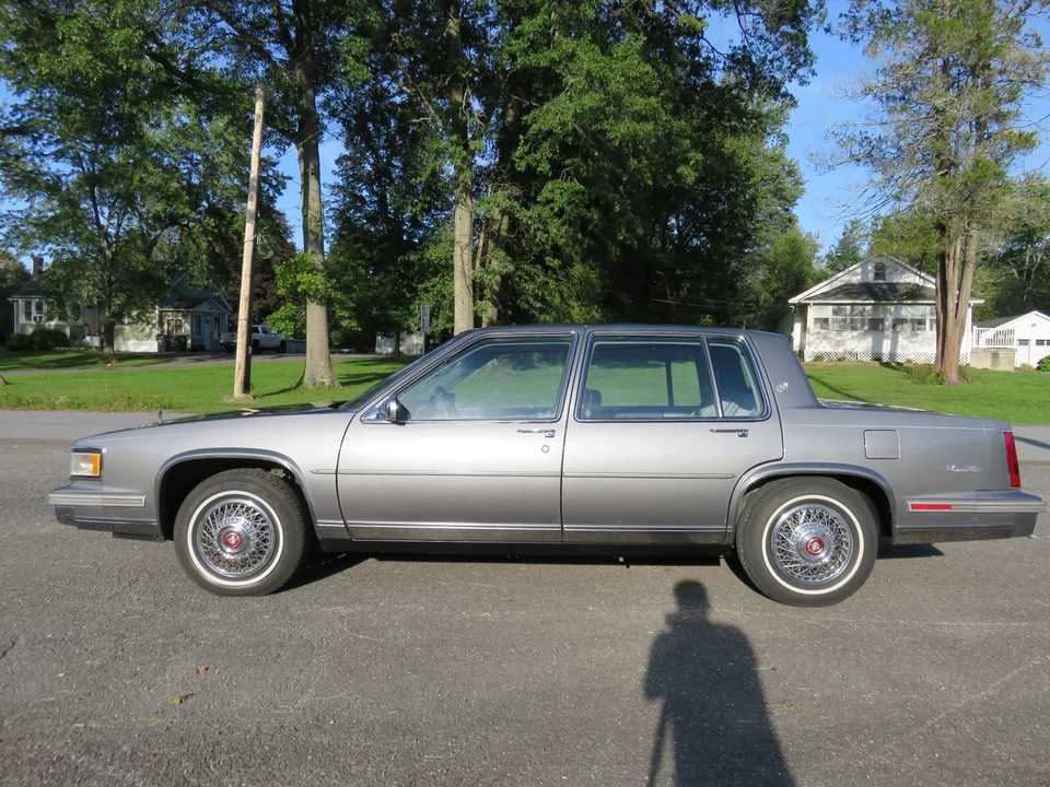 1988 Cadillac DeVille 6th Gen - Image 6 of 31