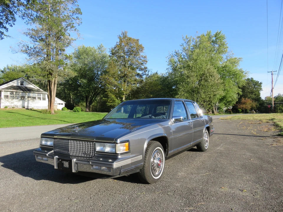 1988 Cadillac DeVille 6th Gen - Image 5 of 31