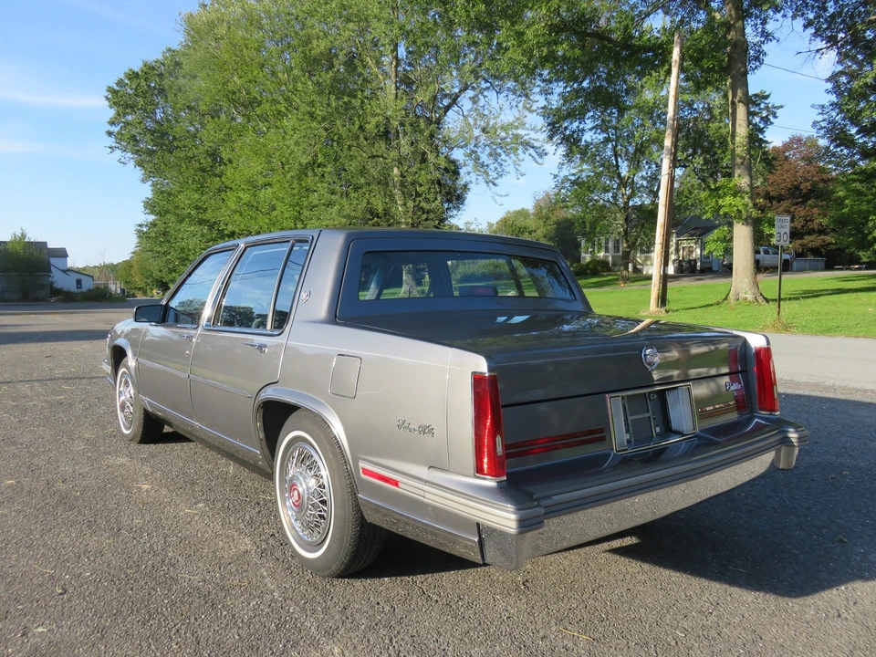 1988 Cadillac DeVille 6th Gen - Image 7 of 31