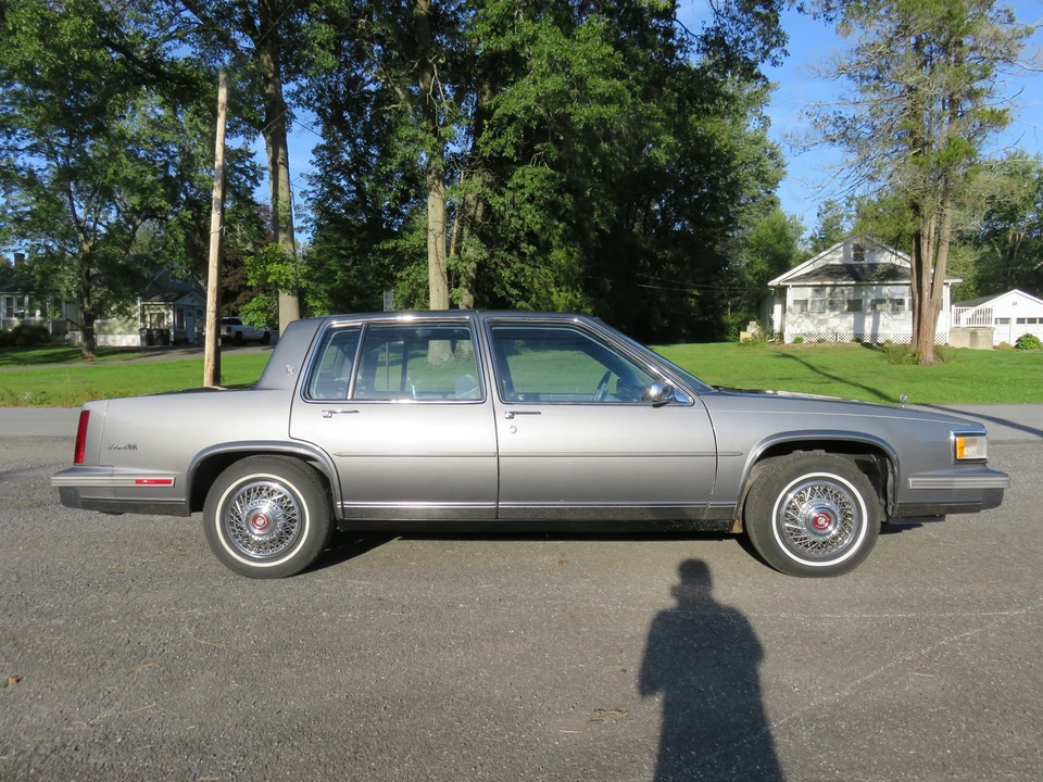 1988 Cadillac DeVille 6th Gen - Image 10 of 31