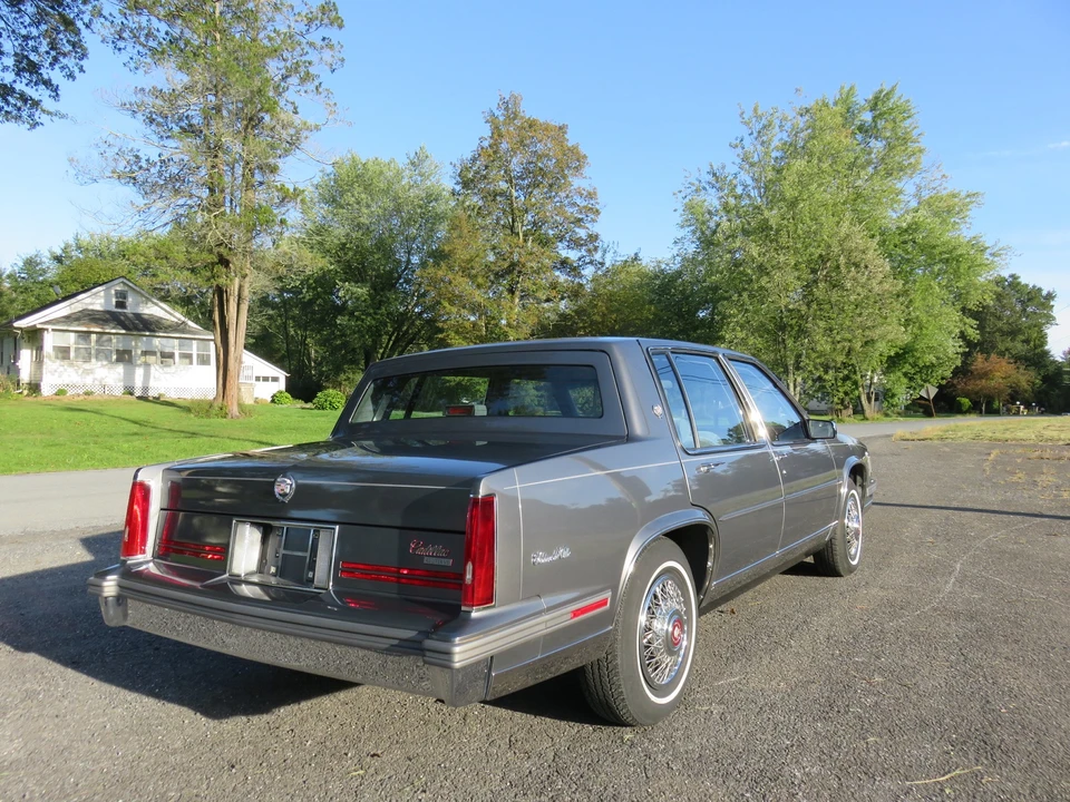 1988 Cadillac DeVille 6th Gen - Image 9 of 31