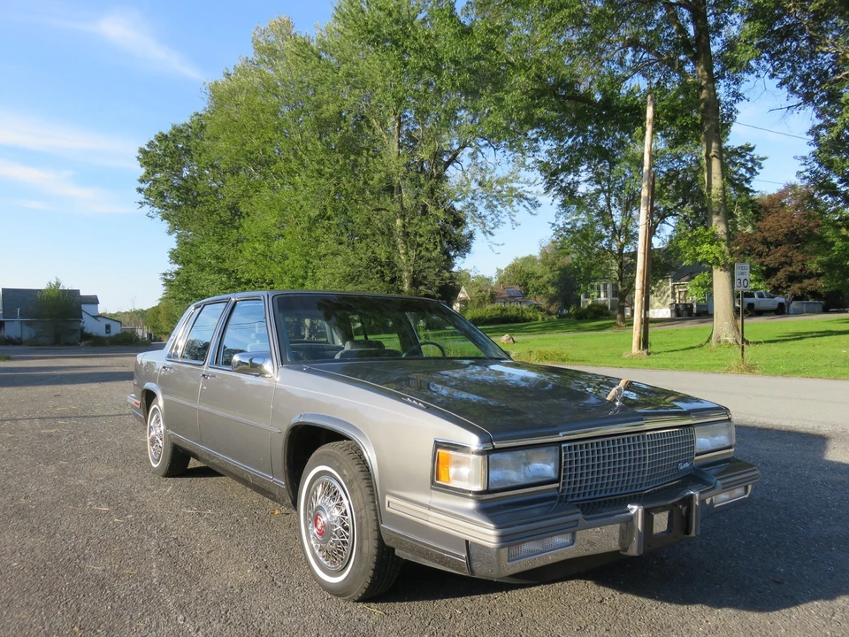 1988 Cadillac DeVille 6th Gen - Image 3 of 31