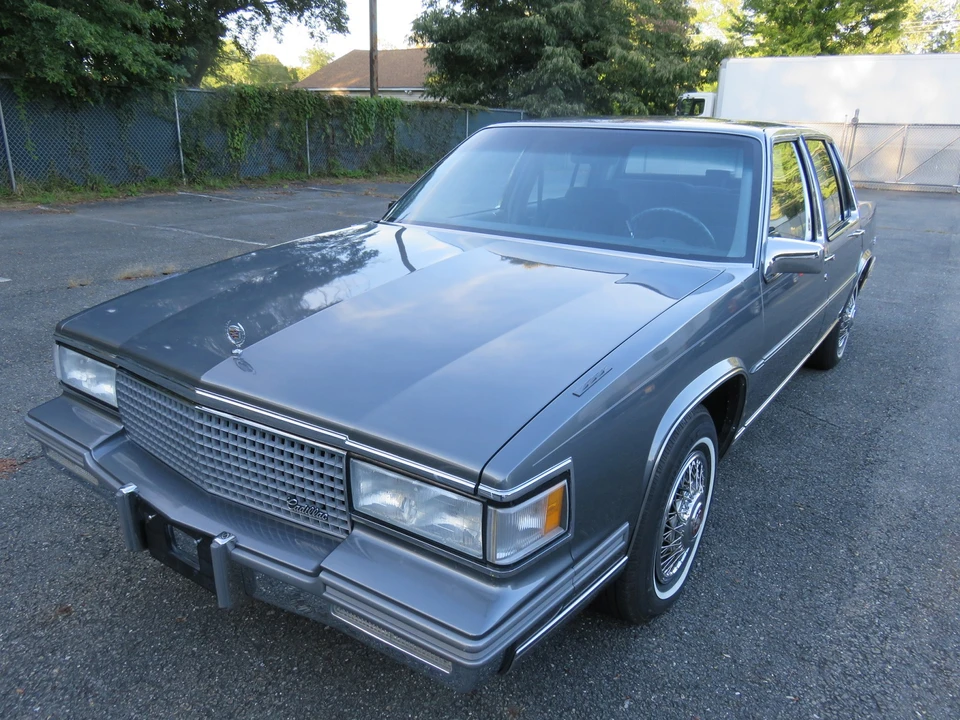 1988 Cadillac DeVille 6th Gen - Image 11 of 31