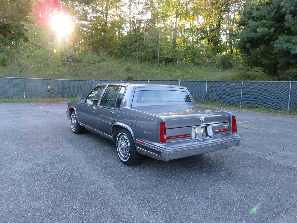 1988 Cadillac DeVille 6th Gen - Image 13 of 31