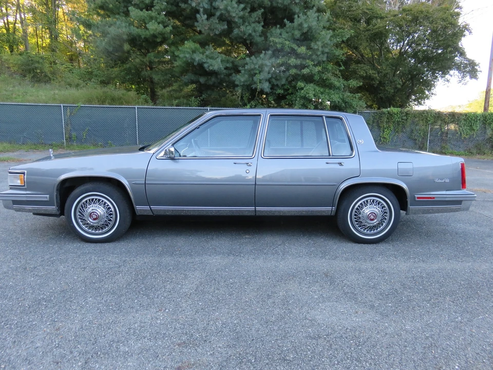 1988 Cadillac DeVille 6th Gen - Image 12 of 31