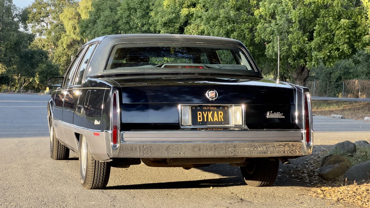 1990 Cadillac Fleetwood - Image 20 of 31