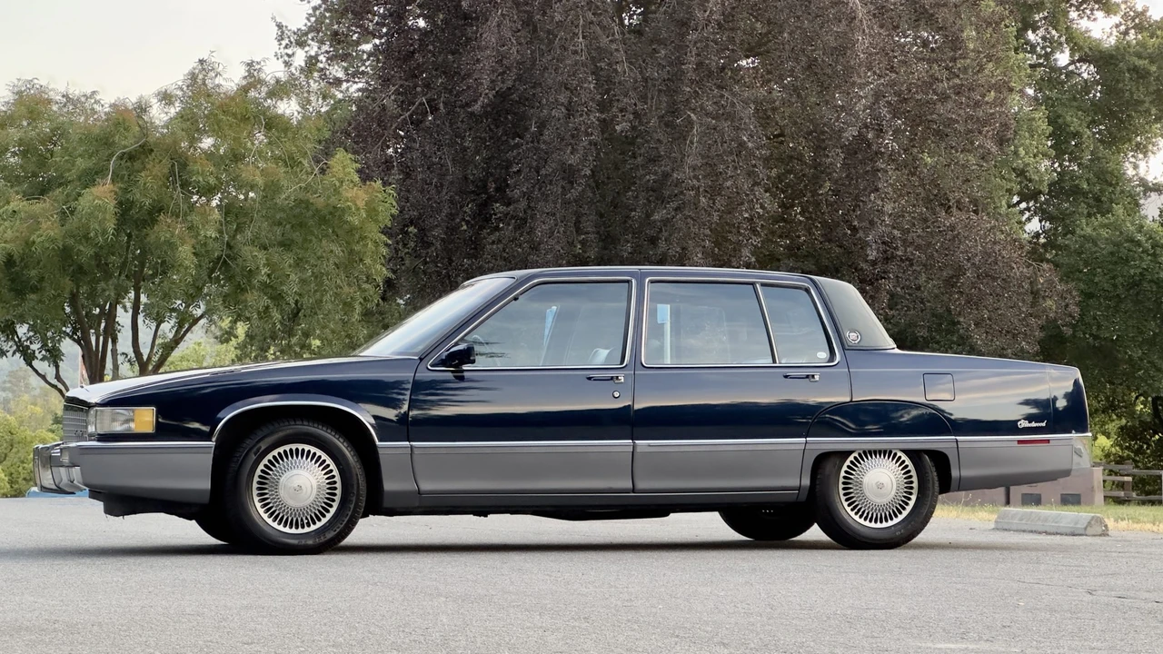 1990 Cadillac Fleetwood - Image 25 of 31