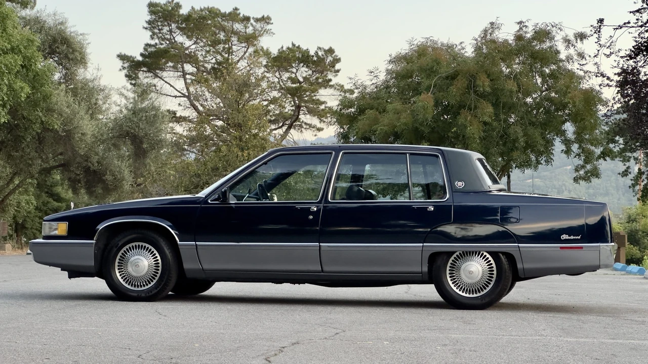 1990 Cadillac Fleetwood - Image 24 of 31