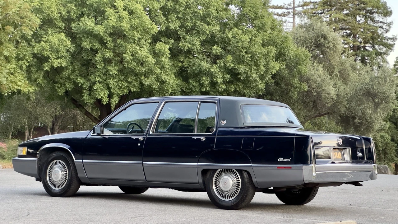 1990 Cadillac Fleetwood - Image 23 of 31