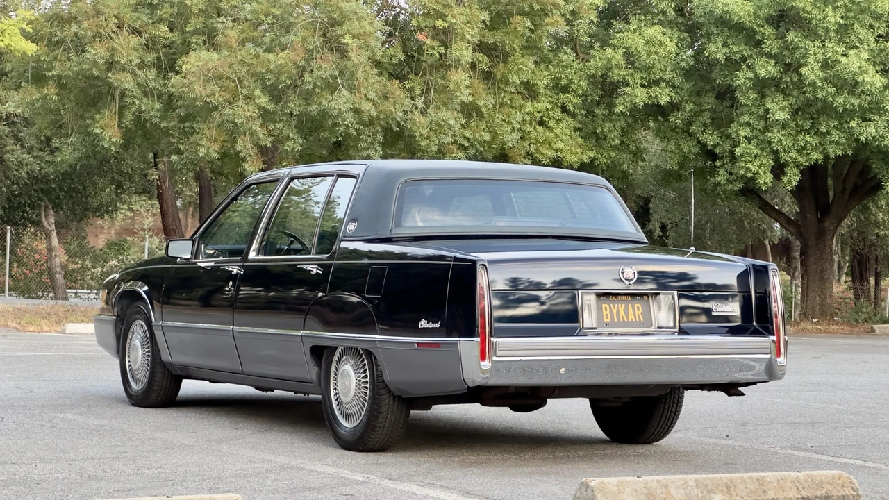 1990 Cadillac Fleetwood - Image 22 of 31