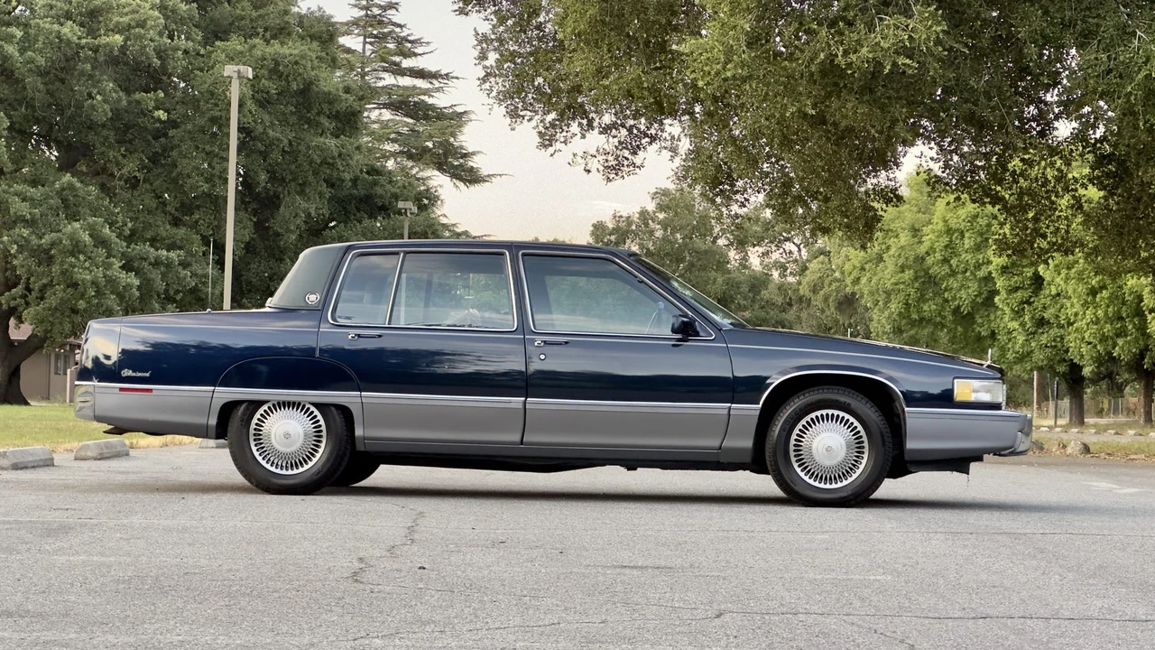 1990 Cadillac Fleetwood - Image 12 of 31