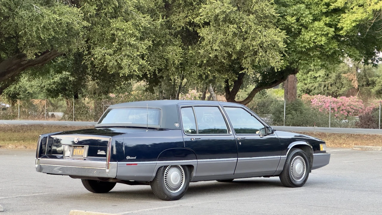 1990 Cadillac Fleetwood - Image 15 of 31