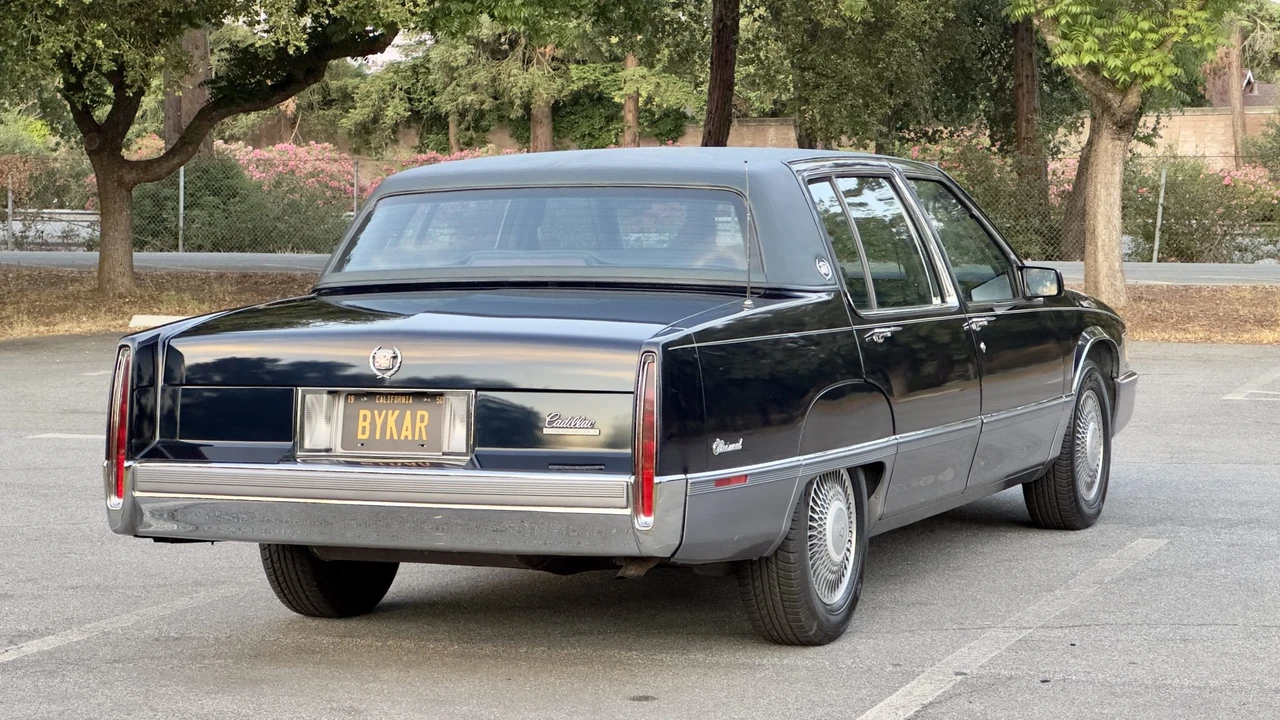 1990 Cadillac Fleetwood - Image 17 of 31