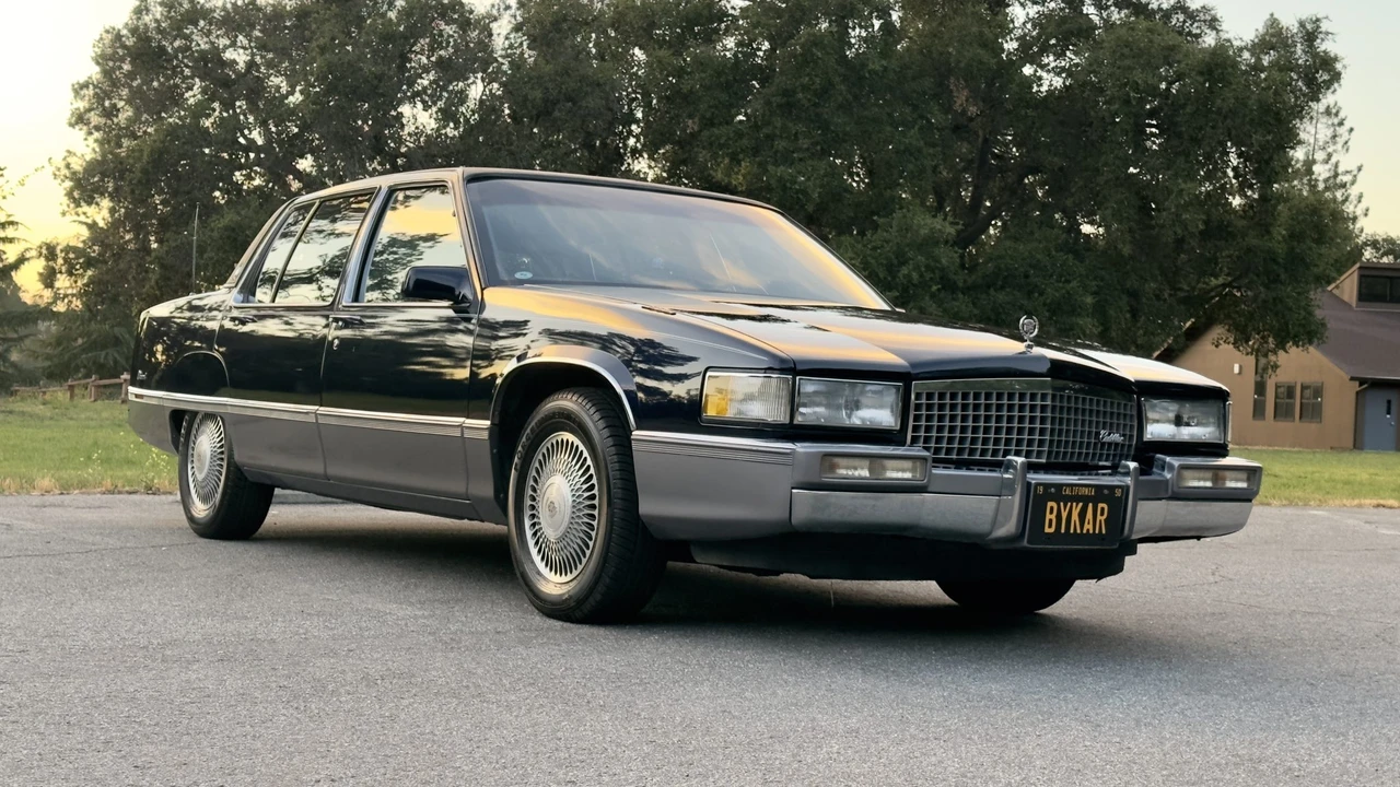 1990 Cadillac Fleetwood - Image 4 of 31