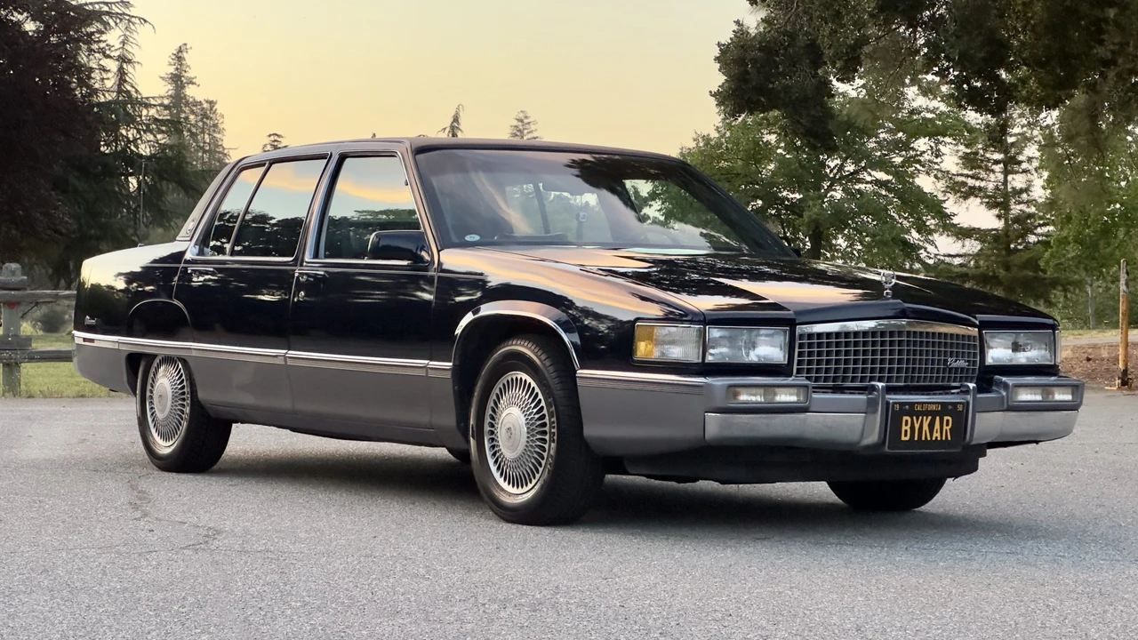 1990 Cadillac Fleetwood - Image 3 of 31