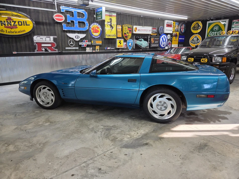 1992 Chevrolet Corvette C4 ZR1 - Image 13 of 31