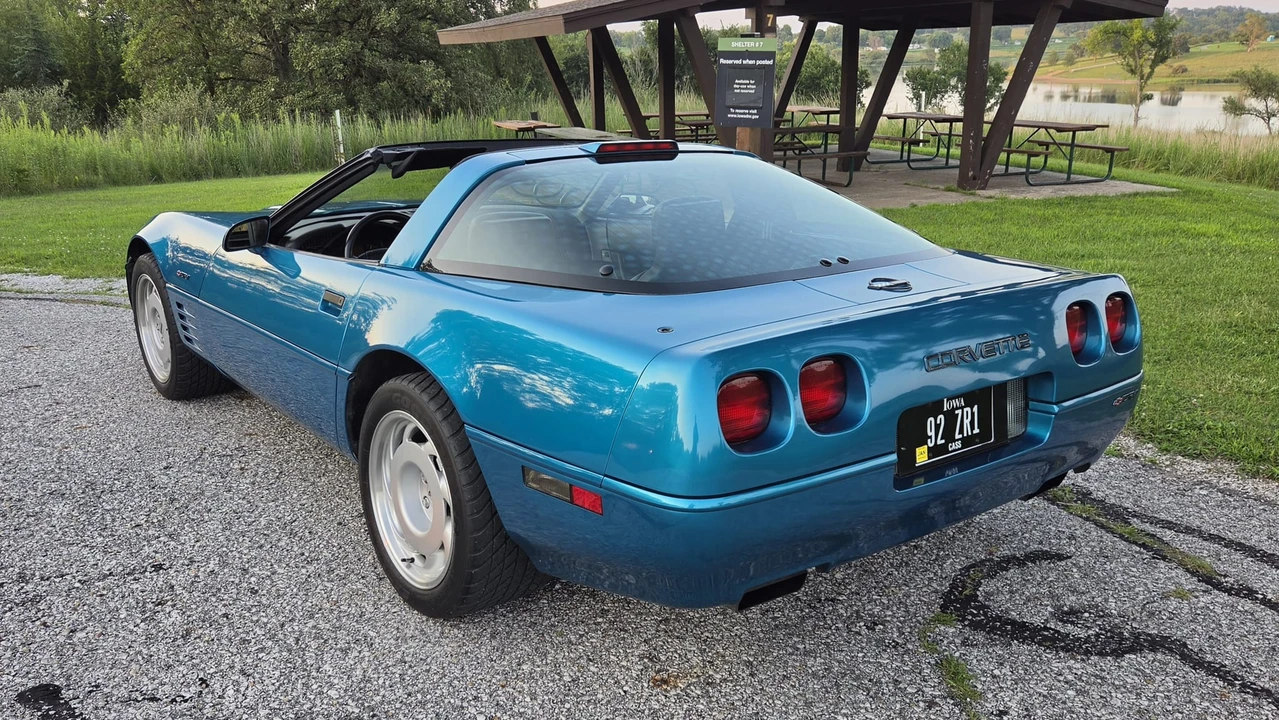 1992 Chevrolet Corvette C4 ZR1 - Image 8 of 31