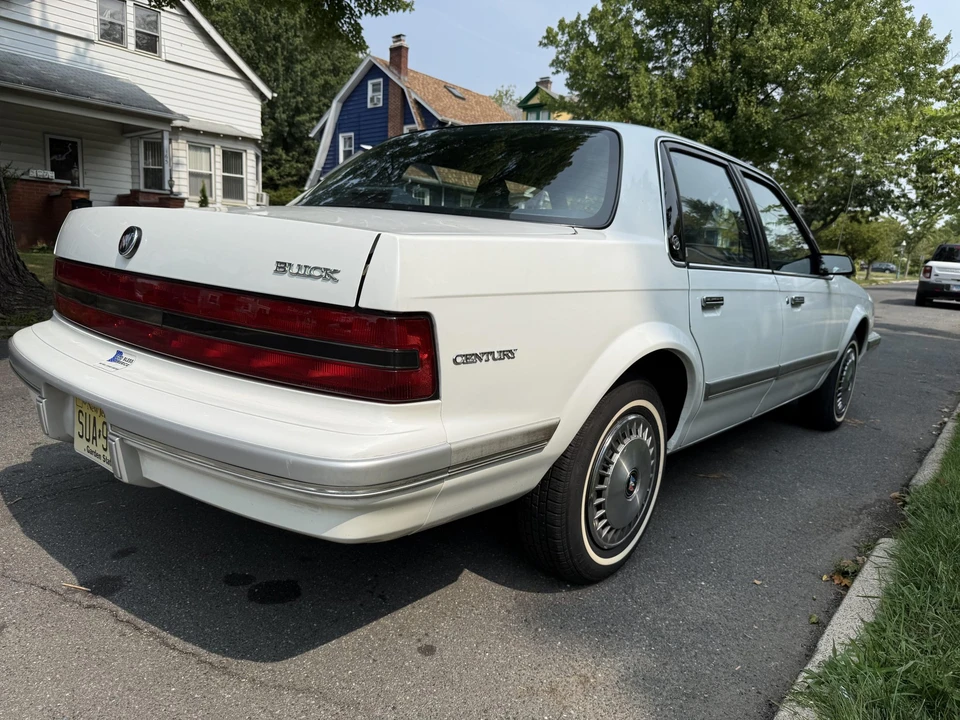 1993 Buick Century - Image 9 of 31