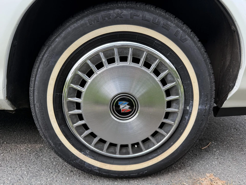 1993 Buick Century - Image 17 of 31