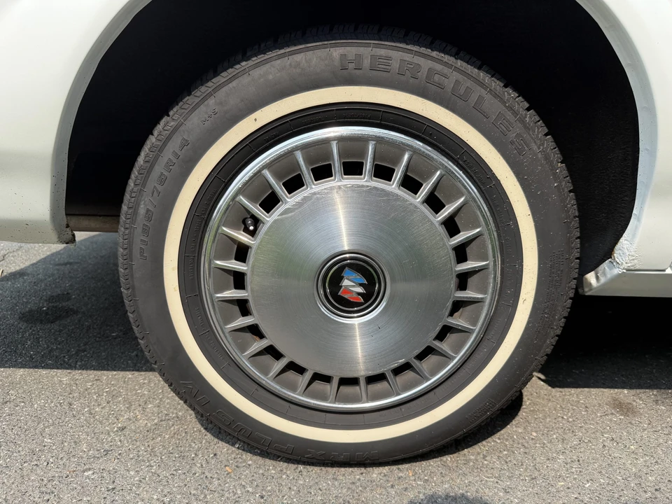 1993 Buick Century - Image 18 of 31