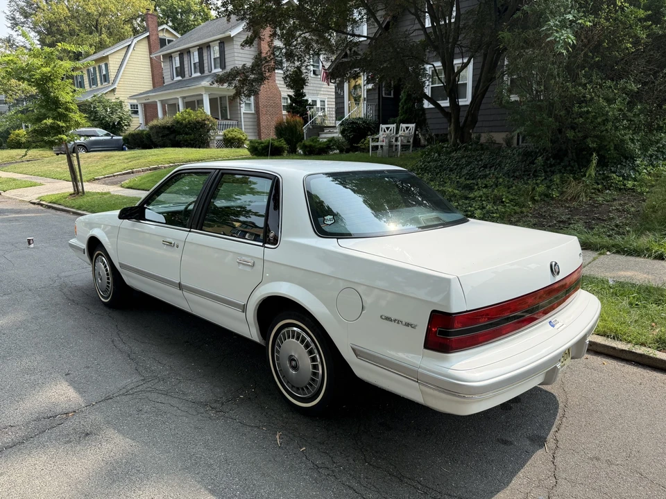 1993 Buick Century - Image 13 of 31