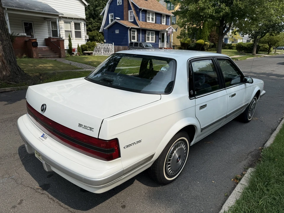 1993 Buick Century - Image 8 of 31