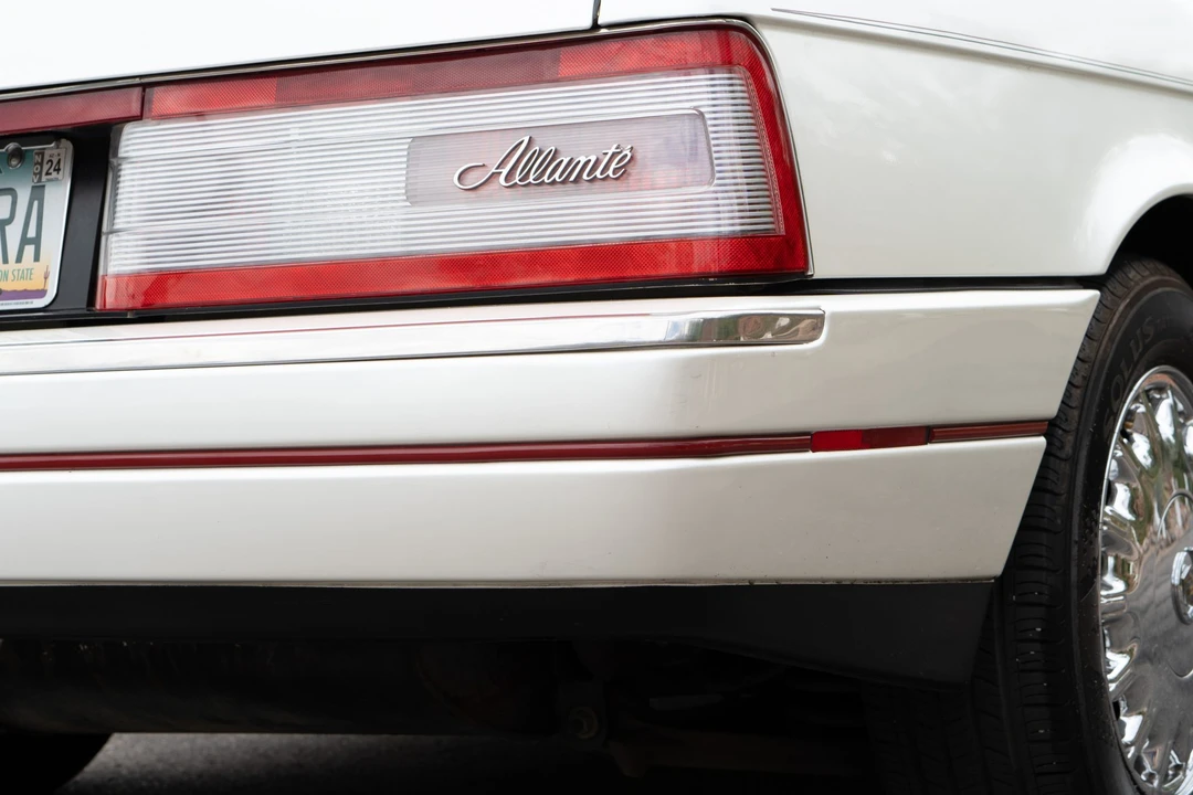1993 Cadillac Allante - Image 25 of 31