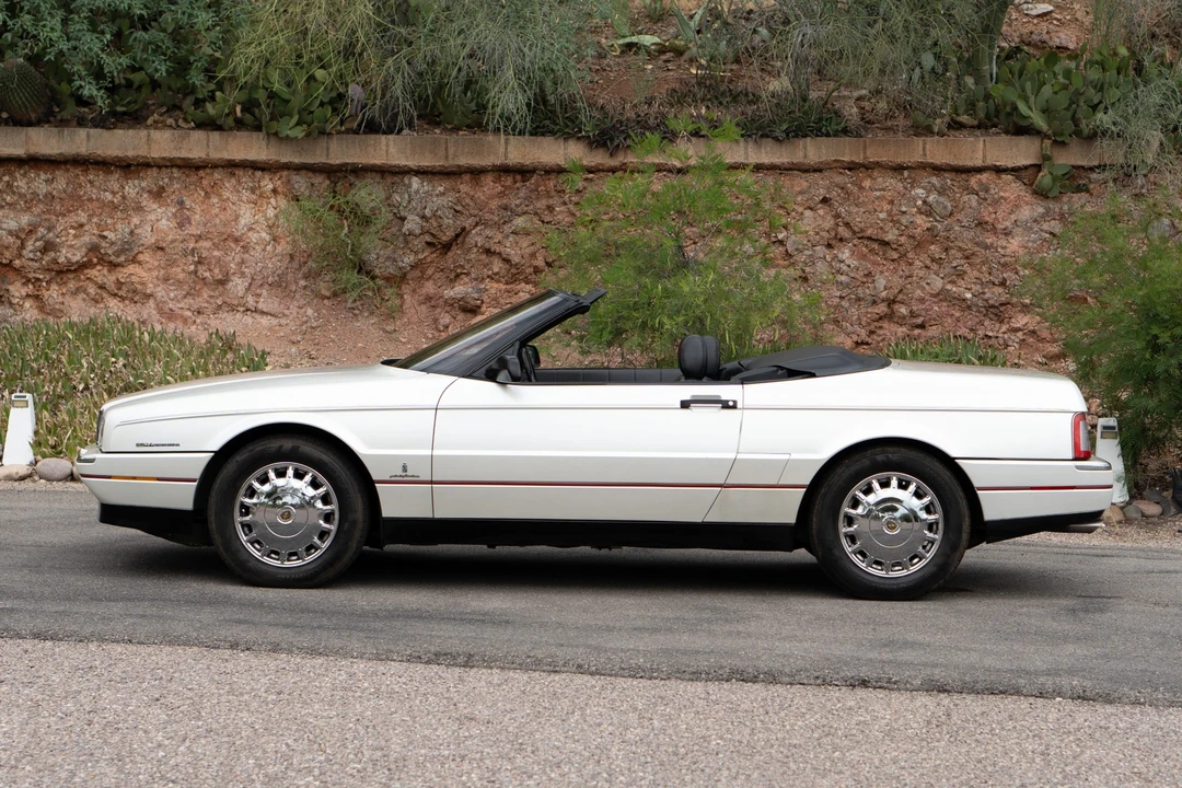 1993 Cadillac Allante - Image 8 of 31