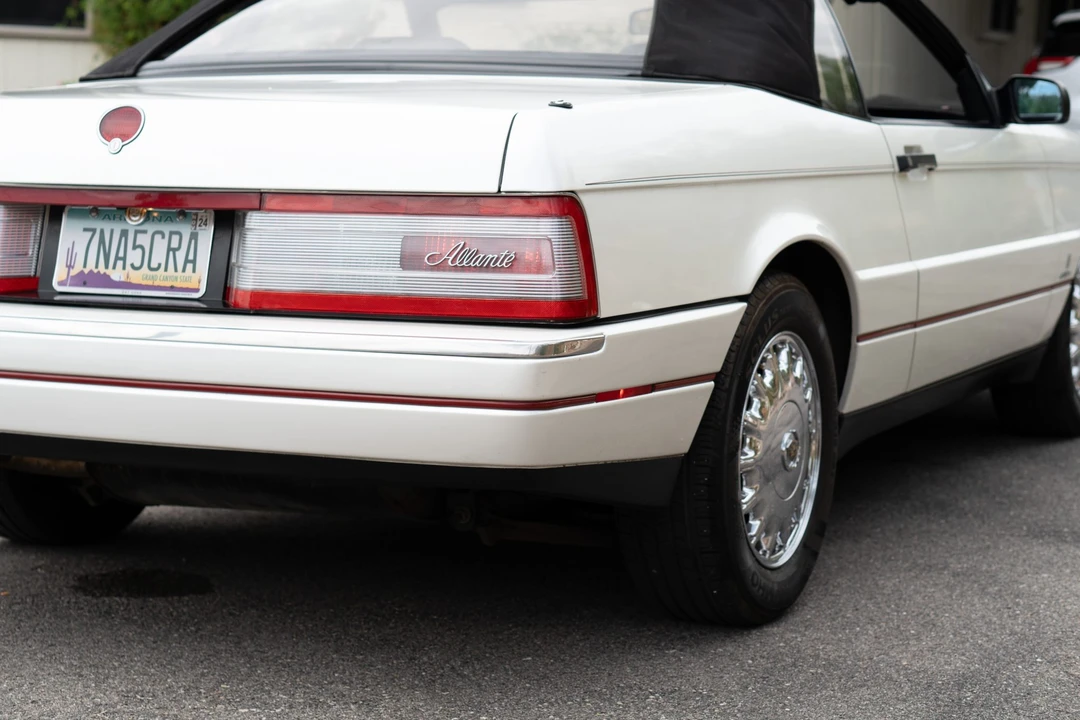 1993 Cadillac Allante - Image 22 of 31