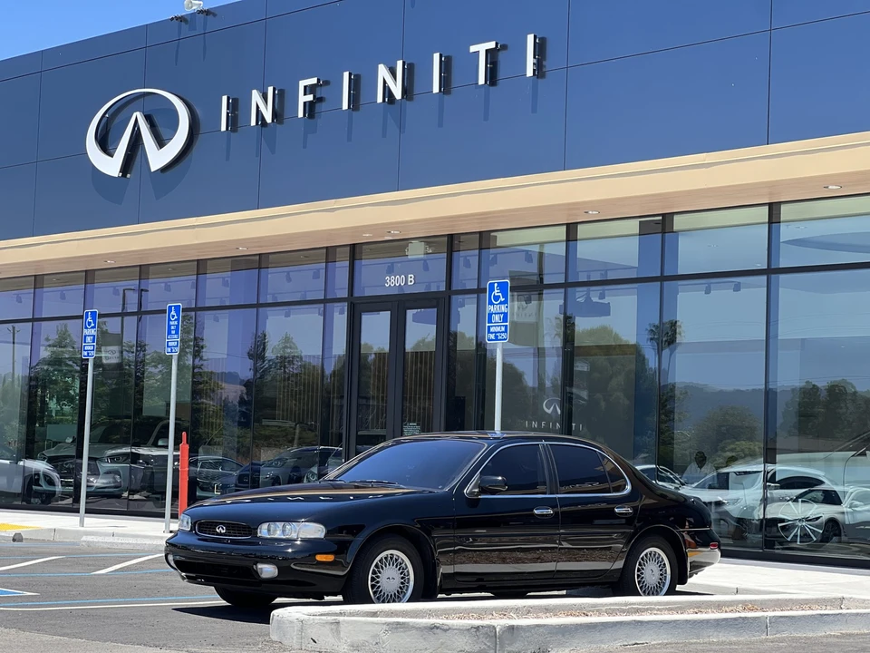 1993 Infiniti J30 - Image 4 of 31