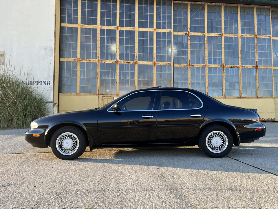1993 Infiniti J30 - Image 10 of 31