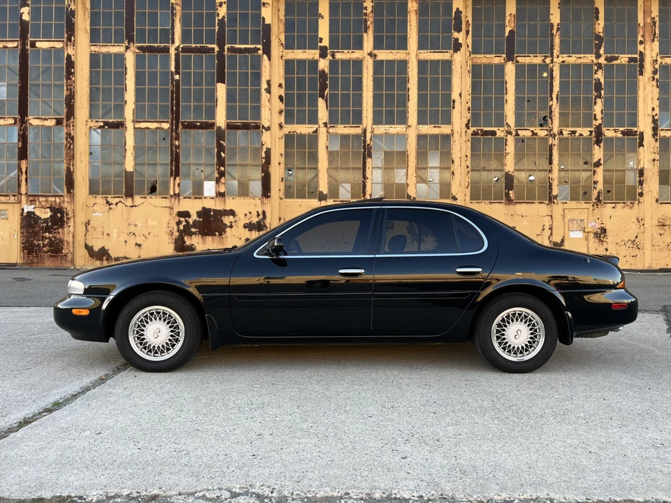 1993 Infiniti J30 - Image 11 of 31