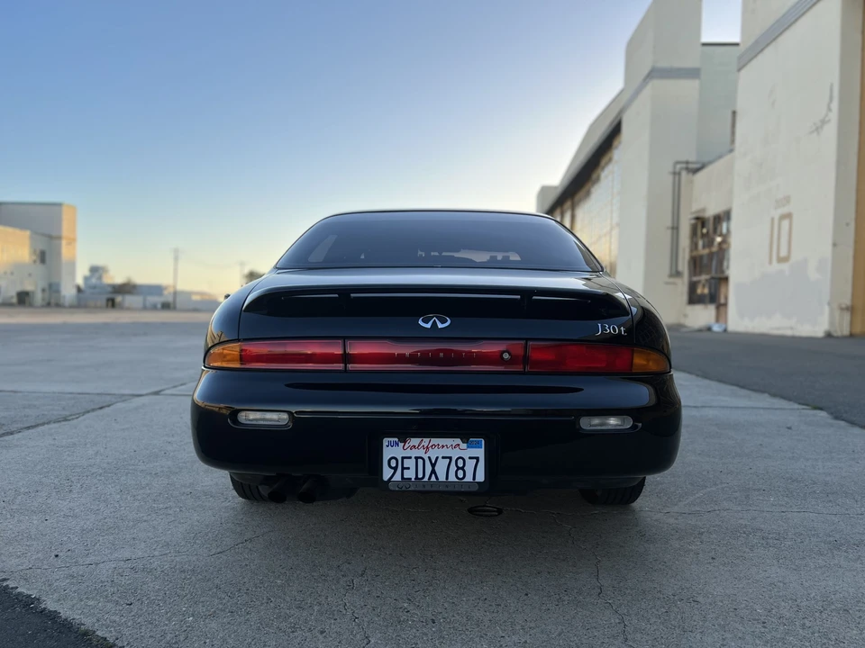 1993 Infiniti J30 - Image 13 of 31