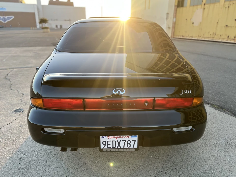 1993 Infiniti J30 - Image 16 of 31