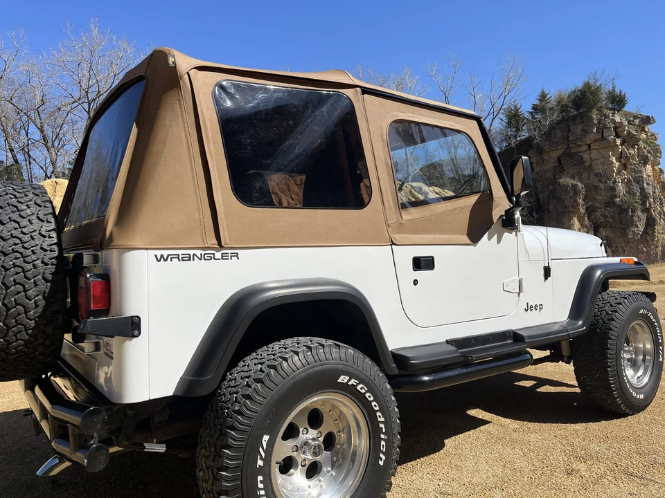 1993 Jeep YJ Wrangler - Image 21 of 31