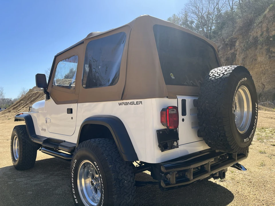 1993 Jeep YJ Wrangler - Image 14 of 31