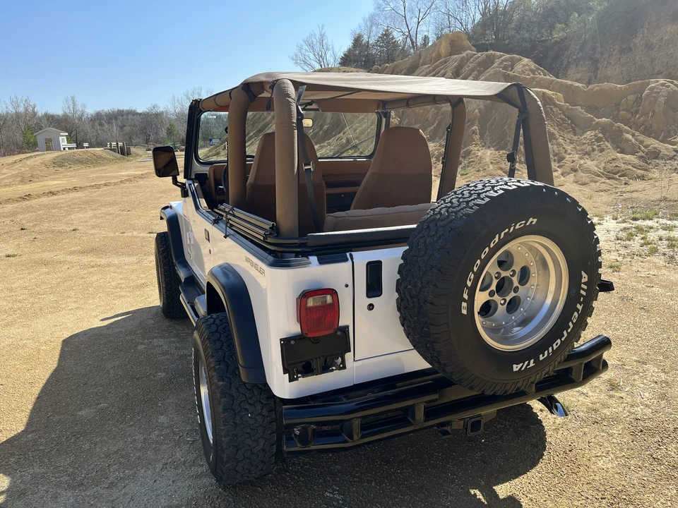 1993 Jeep YJ Wrangler - Image 13 of 31