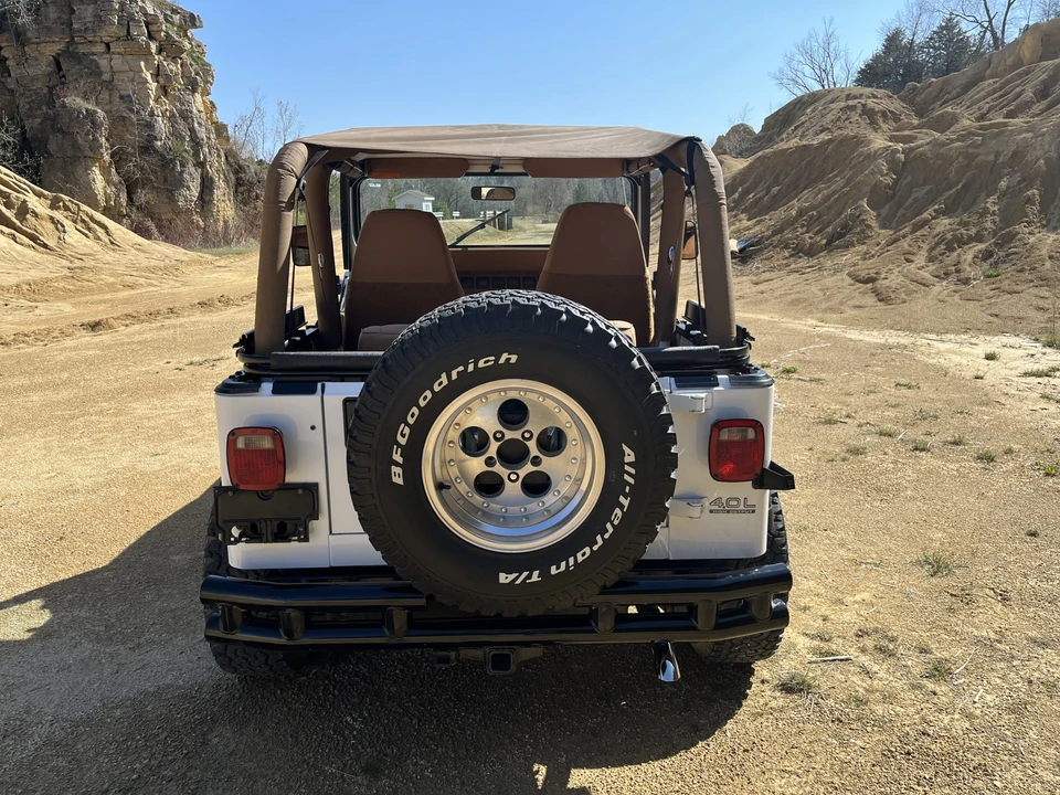 1993 Jeep YJ Wrangler - Image 11 of 31