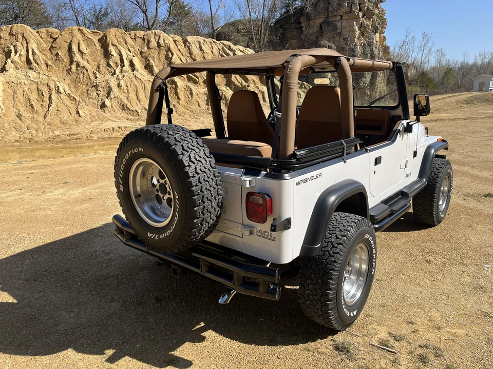 1993 Jeep YJ Wrangler - Image 8 of 31