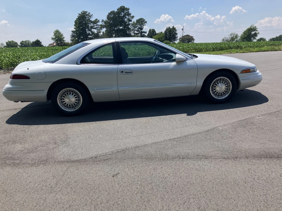 1994 Lincoln Continental 8th Gen - Image 9 of 31