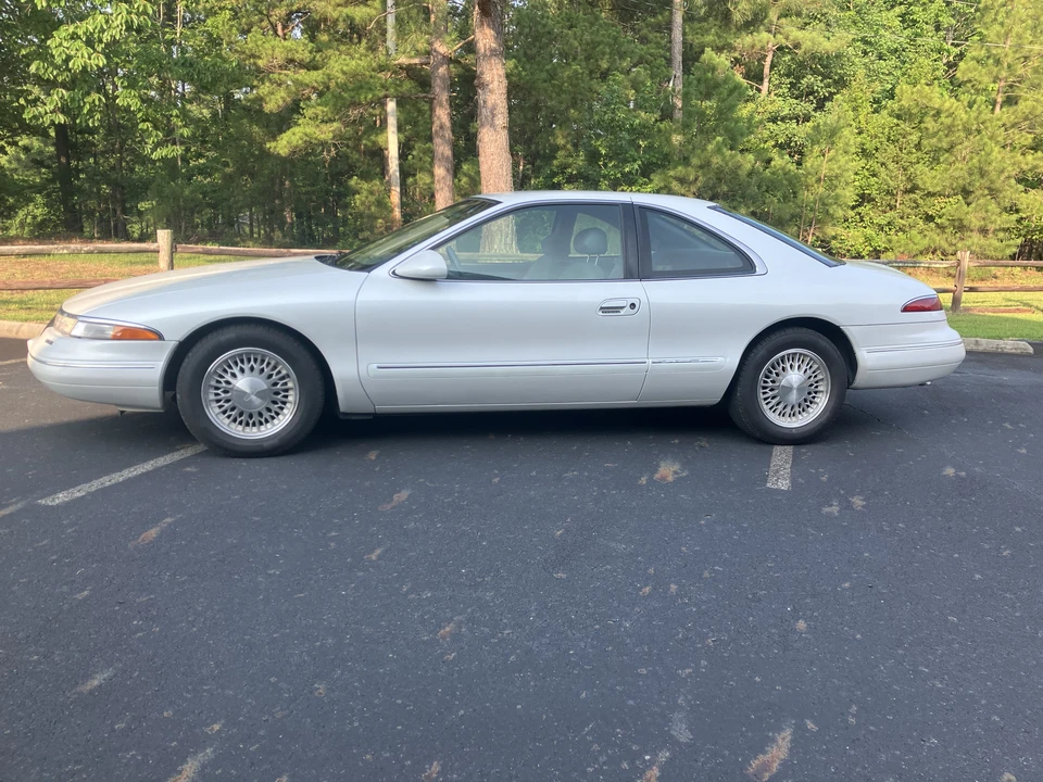 1994 Lincoln Continental 8th Gen - Image 2 of 31