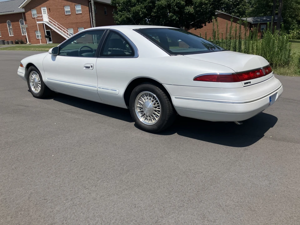 1994 Lincoln Continental 8th Gen - Image 3 of 31